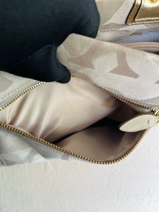 Coach Penelope Optic Signature Carryall - Picture 7 of 12